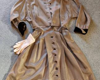 Sweet 1950s honeymoon dress