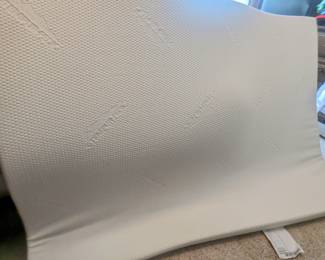 Tempurpedic bed topper -  super clean
