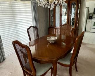 THOMASVILLE DINING ROOM TABLE CHAIRS & China Closet