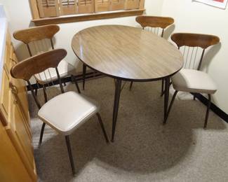 VINTAGE KITCHEN TABLE, LEAF & 4 CHAIRS 