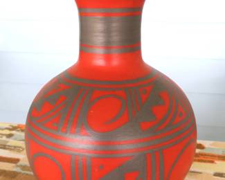 Dine Navajo signed vase