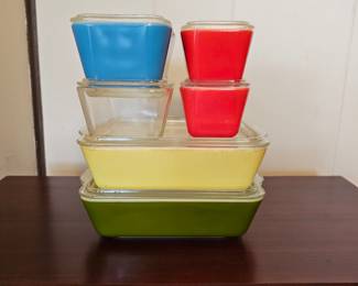 Pyrex refrigerator dishes