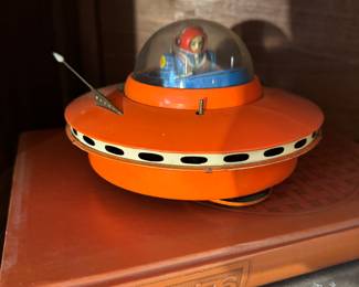Tin litho toy flying saucer