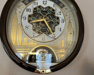 Melodie’s in Motion clock
Swarovski Crystals
$130