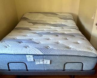 Serta iComfort Hybrid Blue Fusion 200 Plush Queen mattress including Structures Frame