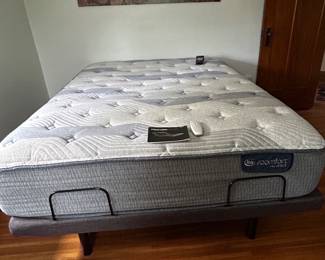 Serta iComfort Hybrid Blue Fusion 200 Queen Mattress including Structures Frame