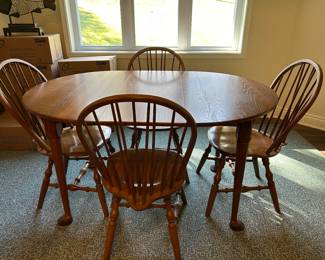 Hale of Vermont Dining Table with 4 Windsor style chairs