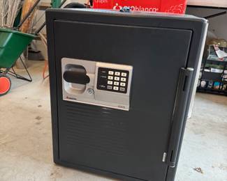SENTRY A5835 Key & Digital Lock Safe (Working Condition with 2 Keys)