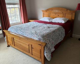 Broyhill Queen Size Bed