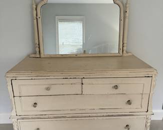 Antique 4 Drawer Dresser with Attached Mirror (22"D x 48"W x 35"H / Dresser Only)