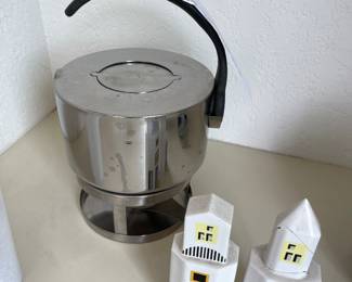 Erik Magnussen Stelton Early Teapot with strainer model #1200 with warmer - Has won many design awards including designer of the year