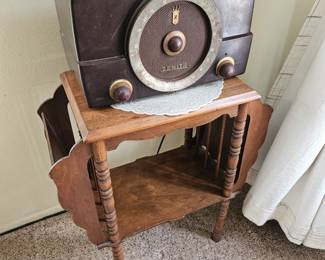 Antique radio 
turns on  no station pick up ,no antenna  $40, little antique table $40