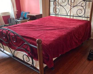CONTEMPORARY IRON AND WOOD FRAME QUEEN BED