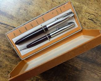 Vtg. Parker 51 Set: Vacuumatic Filler Cordovan Brown Gold Filled Caps Pen & Pencil in Case