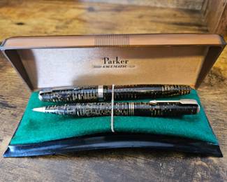Vtg. Parker Blue Diamond Vacuumatic Laminated Plastic Gold Filled Trim Golden Pearl Fountain Pen & Pencil
 in Original Box!!