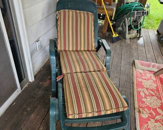 Vintage Green Plastic Lounge Chair!