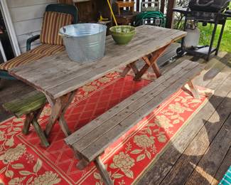 Wood Picnic Bench & Indoor/Outdoor Rug!