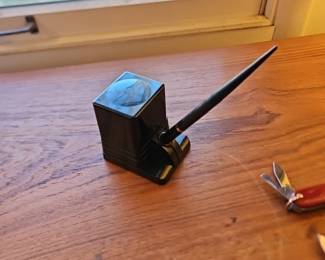 Vtg. Art Deco Desk Set Carter’s Bakelite Cube Ink Bottle, Sheaffer’s Fountain Pen 3 Nib, & Holder 