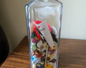 Container W/Vtg Buttons