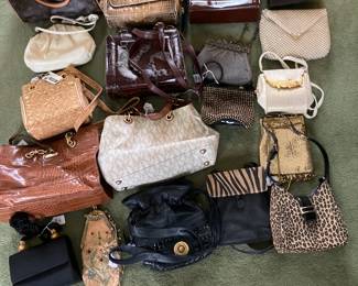 VARIETY OF POCKETBOOKS 