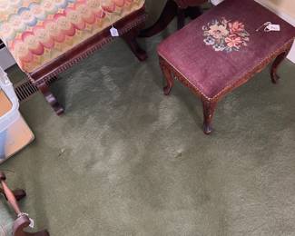 BETTER PIC OF THE TWO STOOLS 