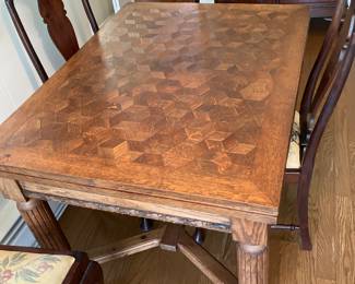 EXPANDABLE TABLE WITH PARQUET TOP, EXPANDS TO 6' 10"