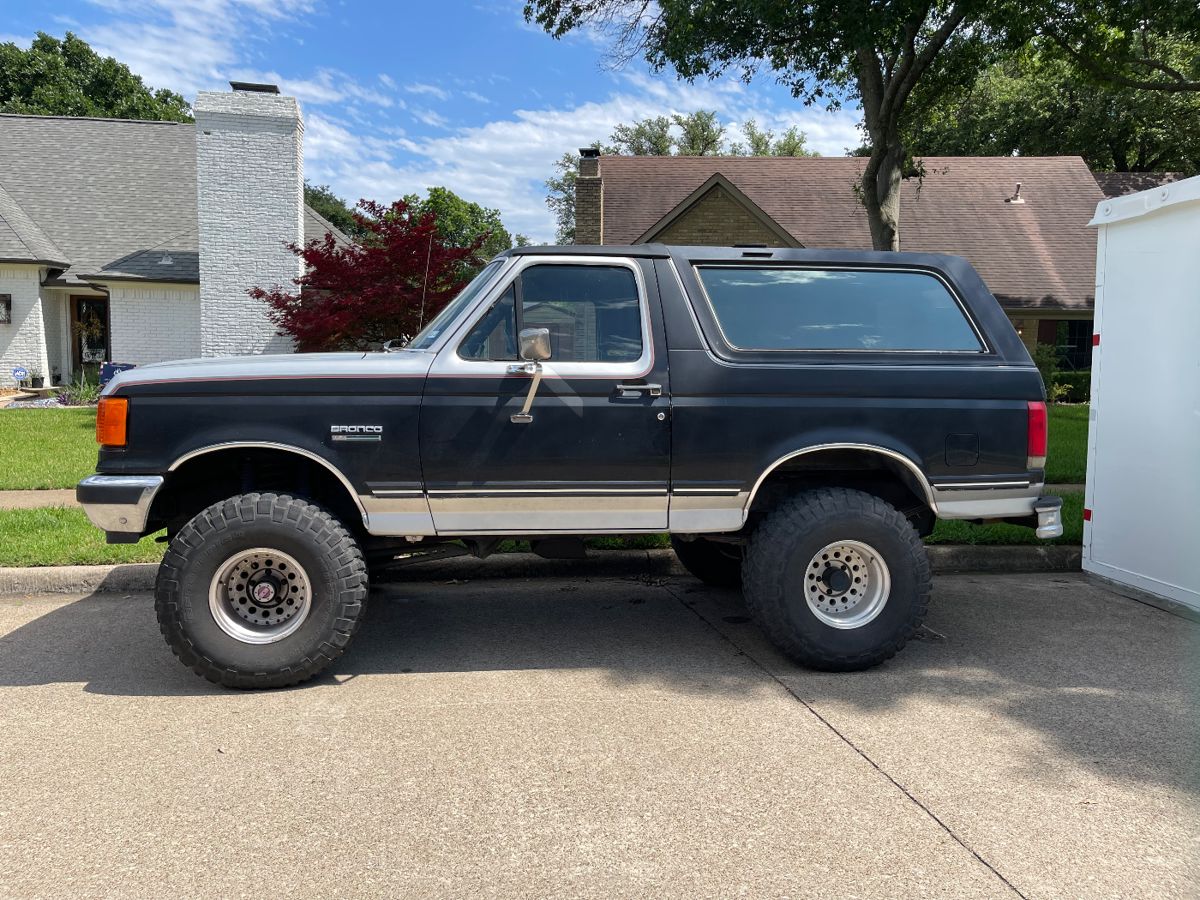 1990 FORD BRONCO XLT
10,748 miles
See addition pics for more details