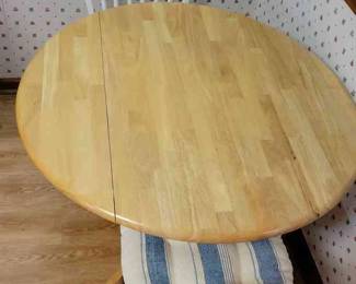 40 Round Dropleaf Table W 2 Chairs
