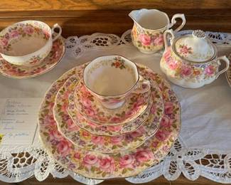 Royal Albert bone china pattern -Serena 98 pcs