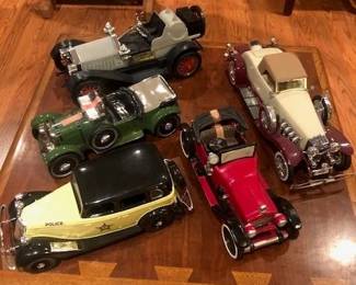 Various car decanters (some filled with liquor) 