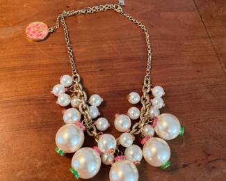 Lilly pearl bead necklace 18"