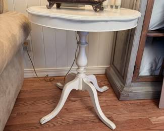 Round cream side table with scalloped edge, distressed finish (see photos in the listing) 28"H x 25"W