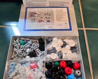 Molecular model set for organic chemistry, comes with the pieces seen