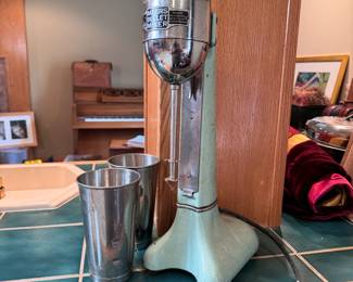 Vintage Myers Bullet Mixer with 2 cups, not tested as plug has original older wiring 18"H