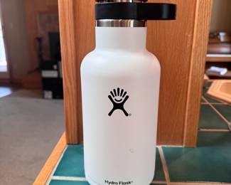 Hydro Flask, good condition, 64 oz