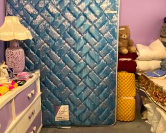 Bedroom - Queen sized bedding set