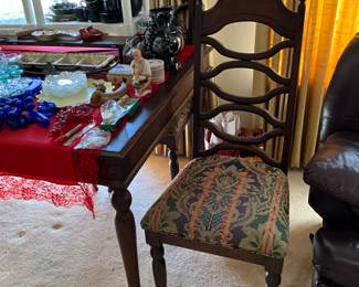 Dining room table & chairs 