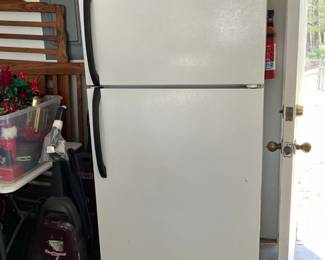 Garage - Frigidaire medium sized refrigerator with top freezer