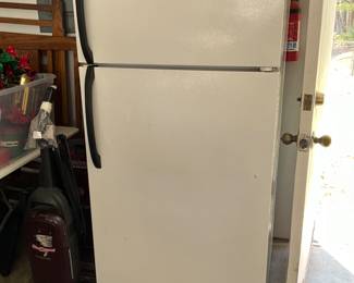 Garage - Frigidaire medium sized refrigerator with top freezer