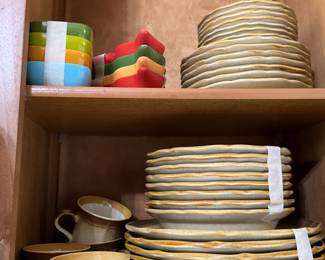 Kitchen - set of 20 pieces of plates, salad plates & coffee mugs 