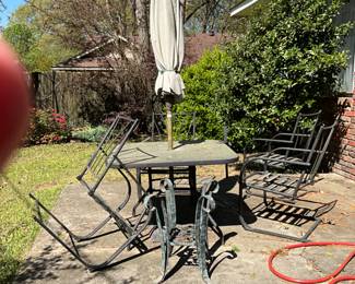 Outside patio set with umbrella & extra base