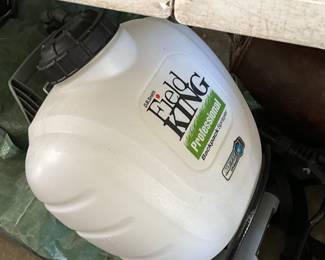 Garage - O.B. Smith Field King professional backpack sprayer