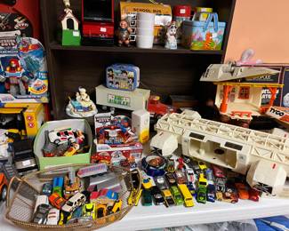 Tons of vintage 1970-1990s toys !!!!