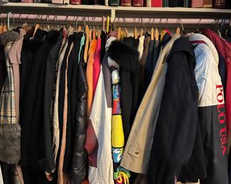 A wide variety of vintage men’s and women’s coats 🧥 