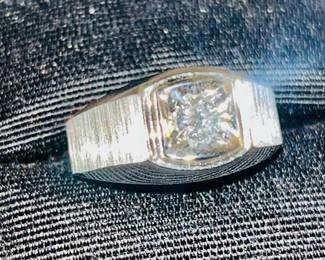 Men’s 10k white gold diamond ring !