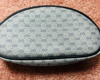 Classic  authentic Gucci cosmetic bag.