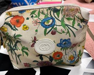 Gucci floral shoulder bag “some wear” 