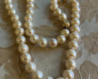 Cultured pearls 14k clasp. 