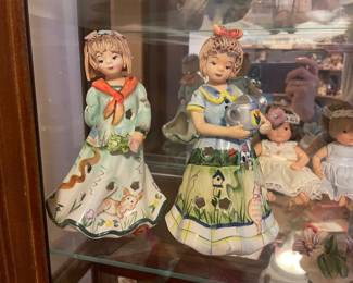 Figurine dolls