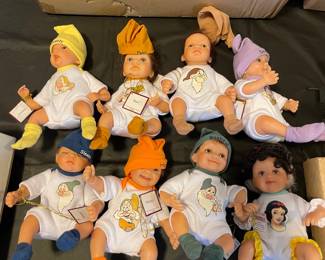 Snow White and seven dwarfs doll set